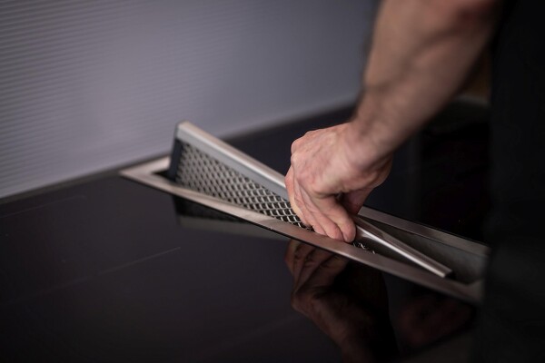 Metallfettfilter der allermeisten Muldenlüfter können im Geschirrspüler gereinigt werden.